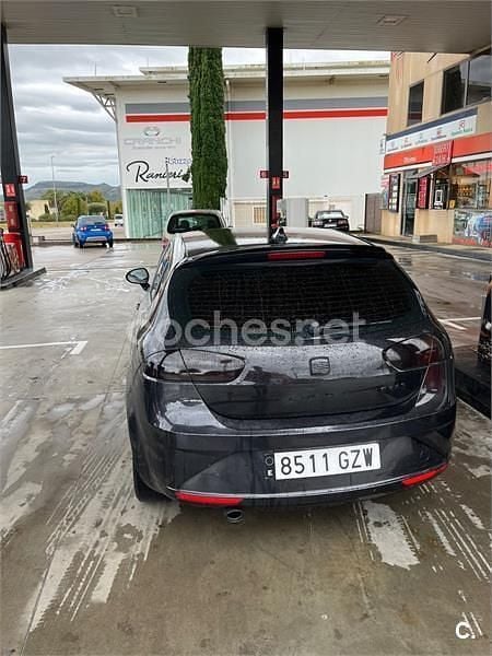 Usado Seat Leon Reference 105 CV (77 kW) 2010 Negro Berlina