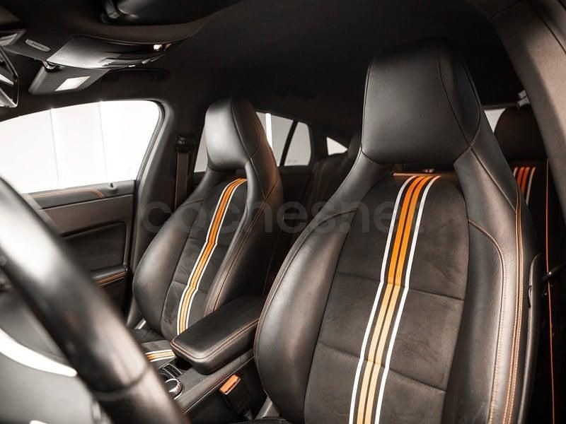 Usado Mercedes CLA180 Shooting Brake OrangeArt Edition 122 CV (89 kW) 2015 Negro Familiar
