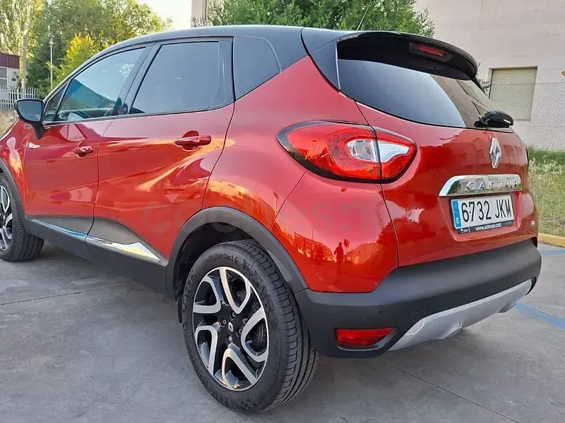 Usado Renault Captur 120 CV (88 kW) 2015 Rojo SUV