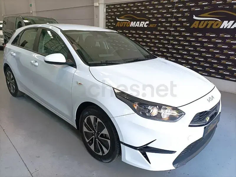 Usado Kia Ceed 100 CV (73 kW) 2025 Blanco Utilitario