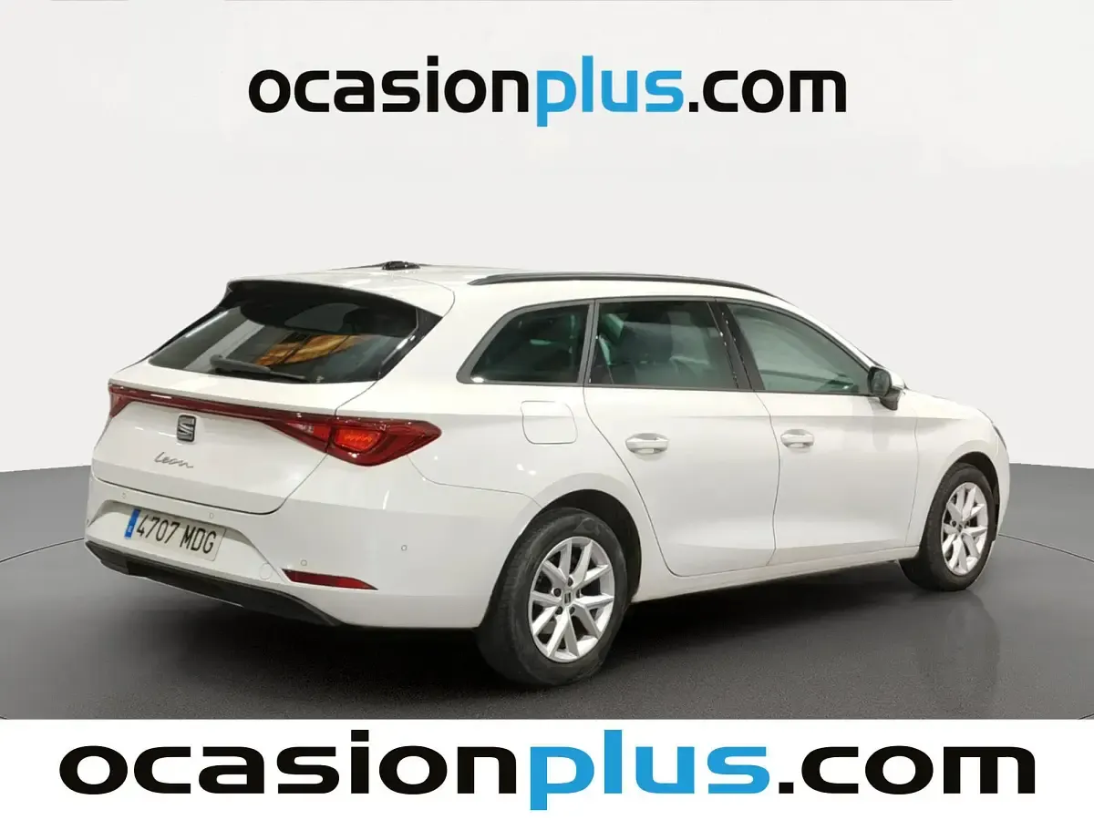 Usado Seat Leon Style 110 CV (80 kW) 2023 Blanco Monovolumen