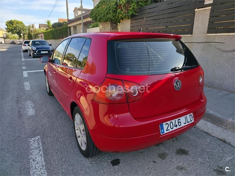 Rojo Usado 2006 VW Golf V Sportline Berlina | 4500 € (Precio justo) - Imagen 1/4