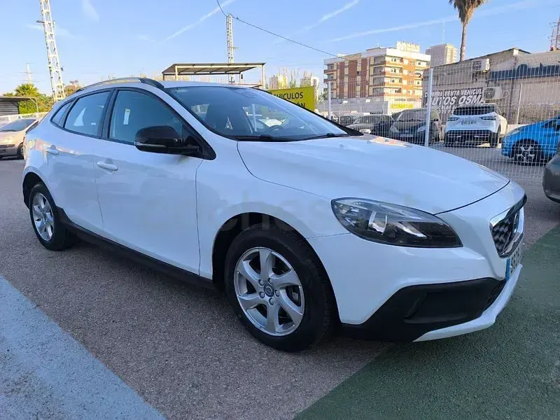 Usado Volvo V40 CC Momentum 150 CV (110 kW) 2015 Blanco Familiar