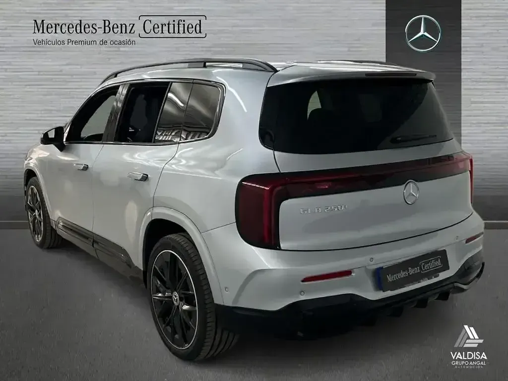 Usado Mercedes GLB250 200 kW (272 CV) 2026 Plata hightech SUV