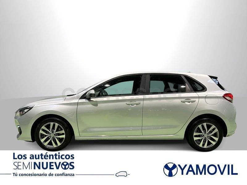 Usado Hyundai i30 120 CV (88 kW) 2021 Gris / plata Berlina