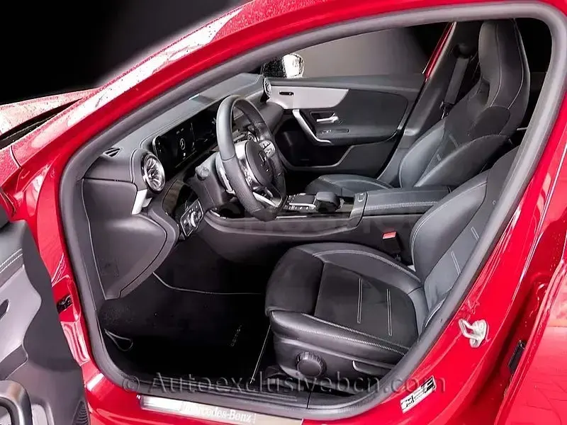 Usado Mercedes A250 218 CV (160 kW) 2022 Rojo Berlina
