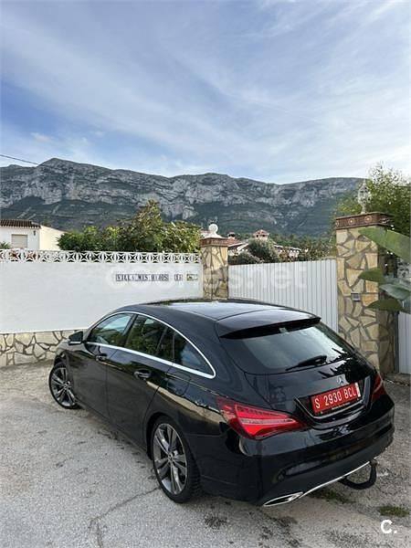 Usado Mercedes CLA220 Shooting Brake 177 CV (130 kW) 2018 Negro Familiar