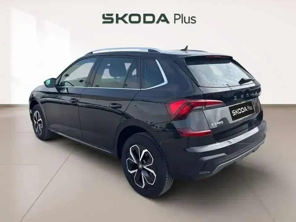 Usado Skoda Kamiq Selection 116 CV (85 kW) 2025 Negro SUV