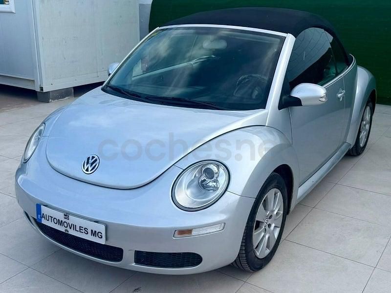Usado VW New Beetle 105 CV (77 kW) 2009 Gris / plata Utilitario