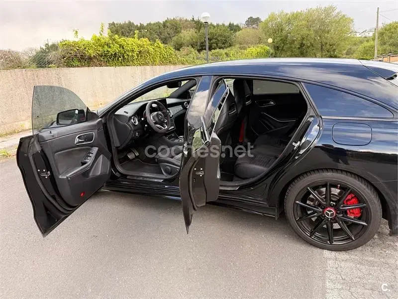Usado Mercedes CLA45 AMG Shooting Brake 381 CV (280 kW) 2017 Negro Familiar