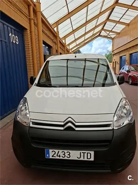 Usado Citroën Berlingo XTR 100 CV (73 kW) 2016 Blanco Monovolumen