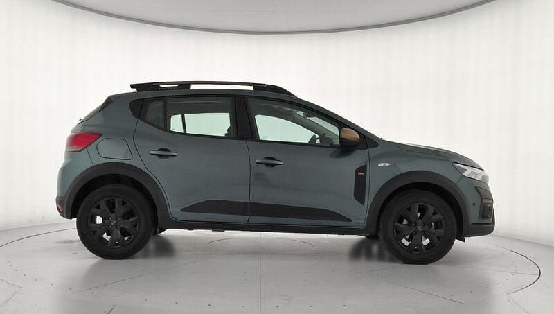Usado Dacia Sandero Extreme 100 CV (73 kW) 2025 Verde Berlina
