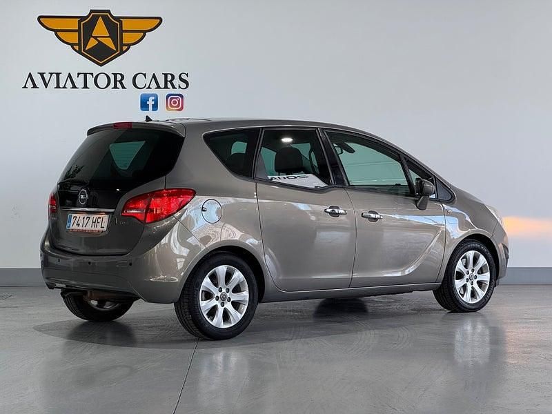 Usado Opel Meriva Cosmo 110 CV (80 kW) 2011 Beige Monovolumen