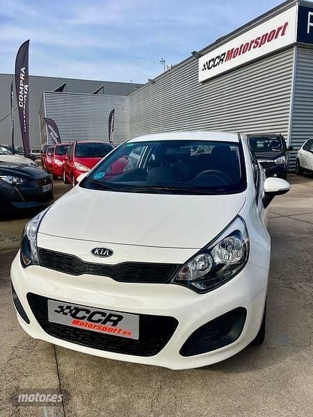 Blanco Usado 2012 Kia Rio Utilitario | 7800 € (Un poco caro) - Imagen 1/4