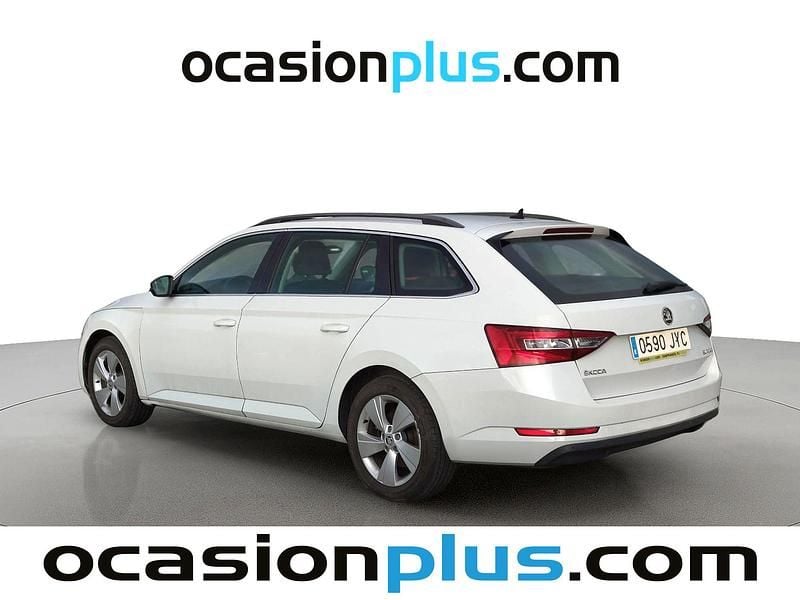 Usado Skoda Superb Ambition 150 CV (110 kW) 2017 Blanco Familiar
