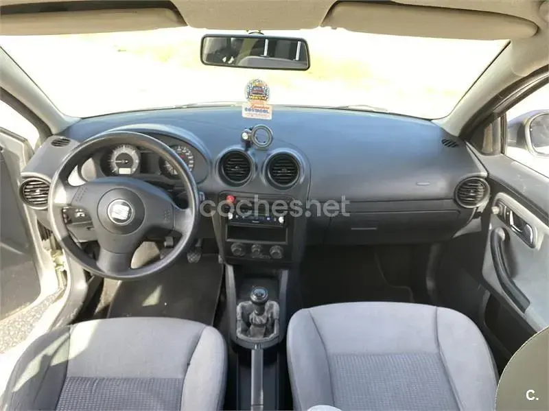 Usado Seat Ibiza 64 CV (47 kW) 2004 Gris / plata Utilitario