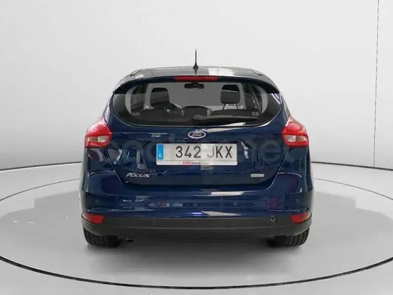 Usado Ford Focus Trend 125 CV (91 kW) 2015 Azul Berlina