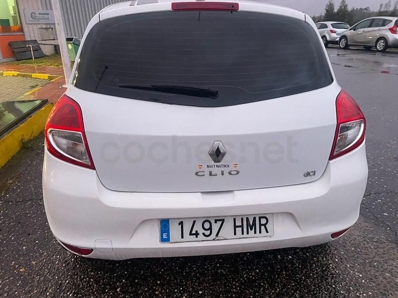 Begagnad Renault Clio IV Evolution 90 HK (66 kW) 2012 Vit Sedan