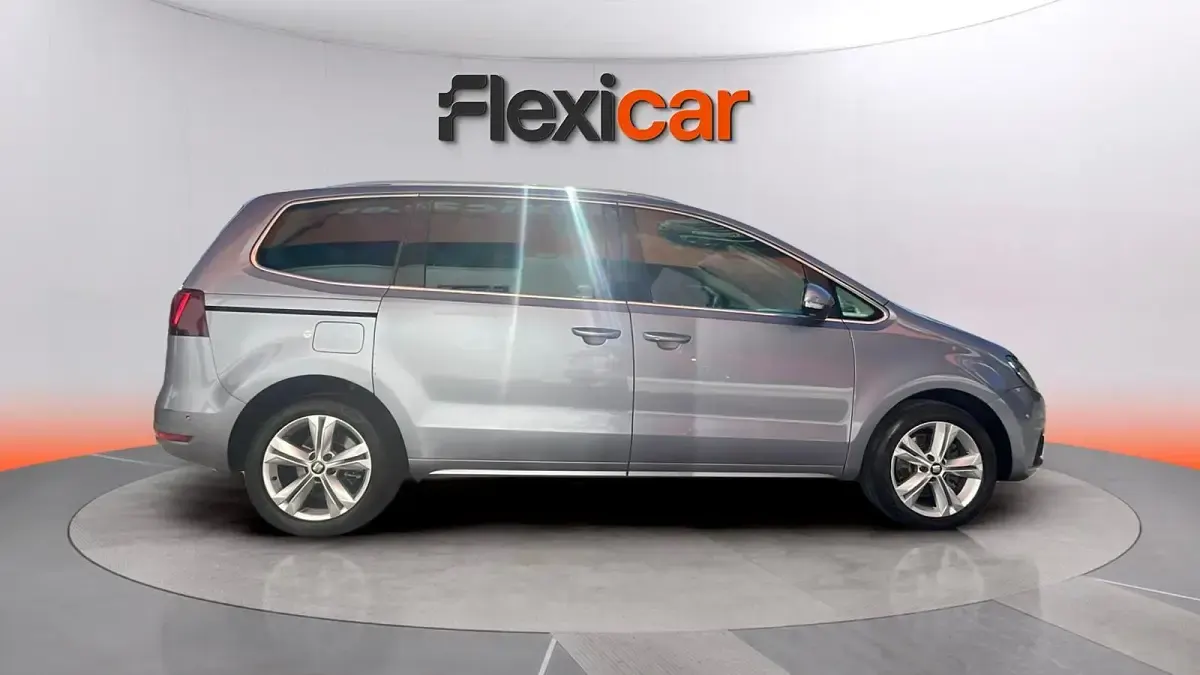 Usado Seat Alhambra XCELLENCE 150 CV (110 kW) 2022 Gris Monovolumen