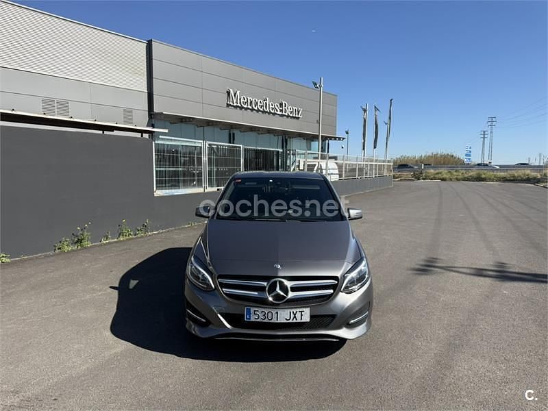 Usado Mercedes B180 109 CV (80 kW) 2017 Gris / plata Monovolumen