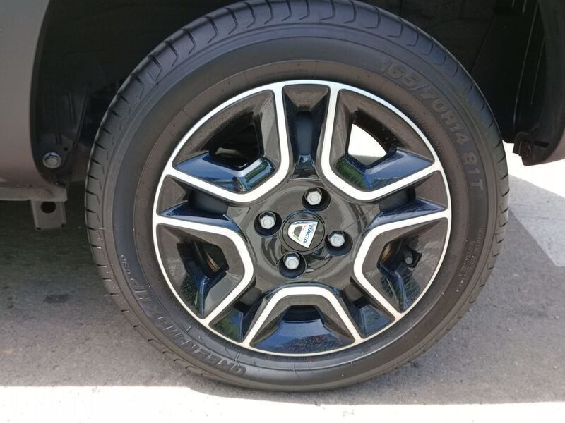 Usado Dacia Spring Comfort 33 kW (45 CV) 2021 Gris Utilitario