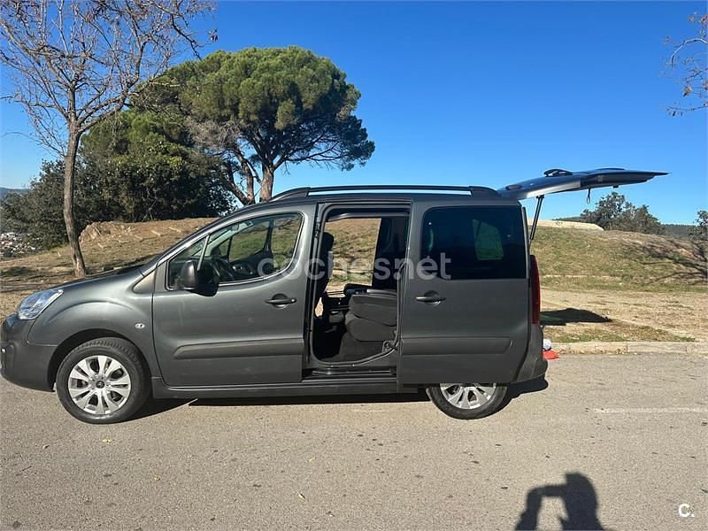 Usado Citroën Berlingo Feel 110 CV (80 kW) 2018 Gris / plata Monovolumen