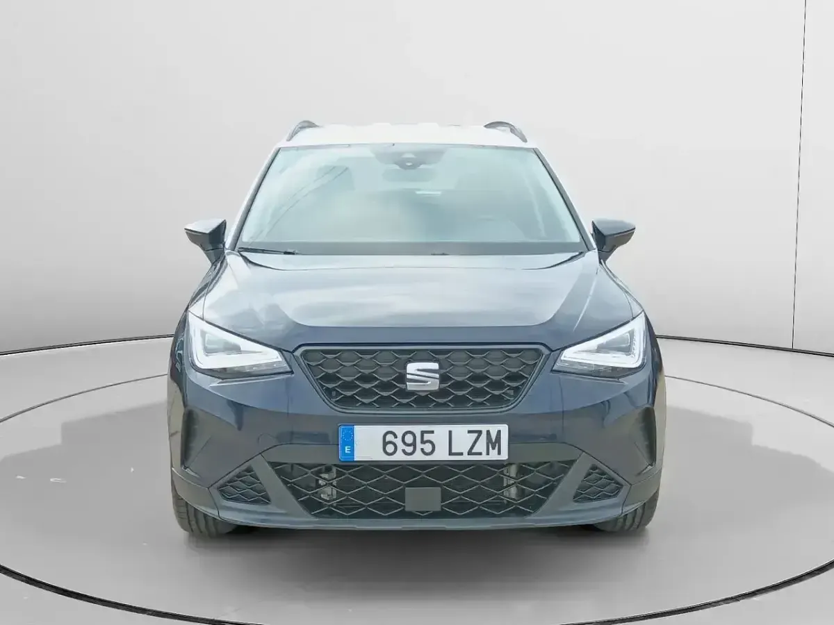 Usado Seat Arona Style 110 CV (80 kW) 2022 Gris / plata SUV