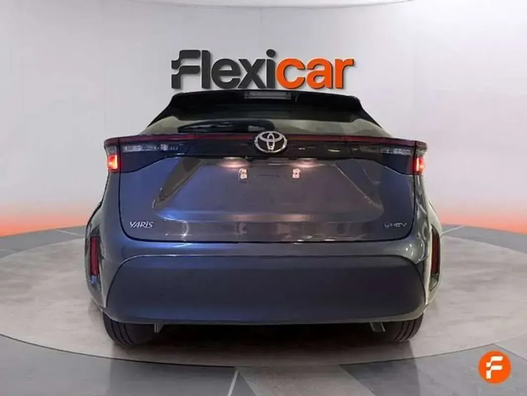 Usado Toyota Yaris Cross Active 116 CV (85 kW) 2025 Gris SUV