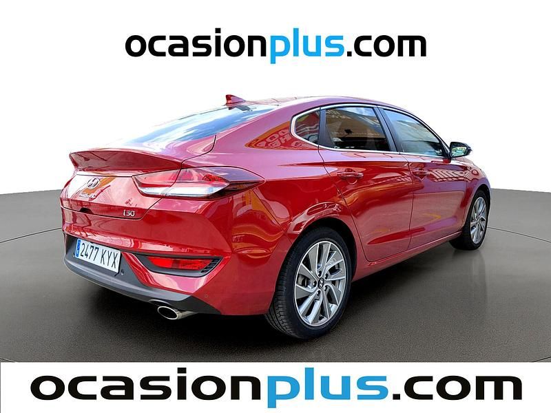Usado Hyundai i30 136 CV (100 kW) 2019 Rojo Berlina