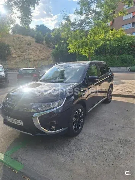 Usado Mitsubishi Outlander P-HEV 203 CV (149 kW) 2017 Negro SUV