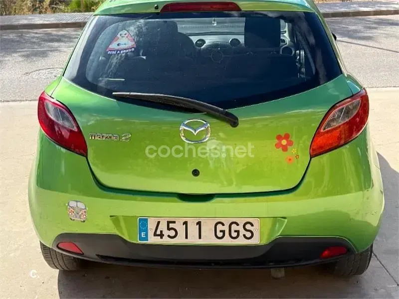 Usado Mazda 2 Active 68 CV (50 kW) 2008 Verde Utilitario