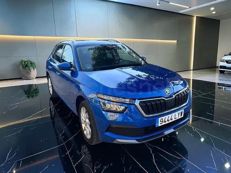 Usado Skoda Kamiq 110 CV (80 kW) 2022 Azul SUV