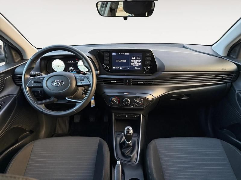 Usado Hyundai i20 100 CV (73 kW) 2022 Gris/plata Utilitario