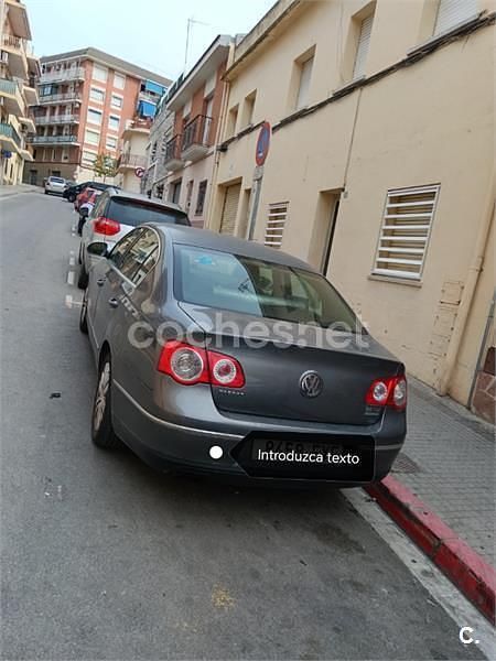 Usado VW Passat Advance 140 CV (102 kW) 2007 Gris / plata Berlina