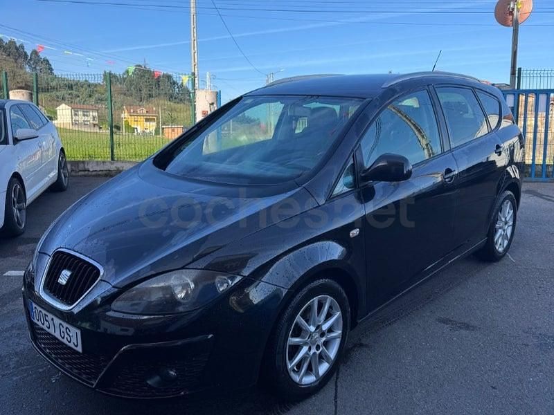 Usado Seat Altea XL Ecomotive 105 CV (77 kW) 2010 Negro Monovolumen