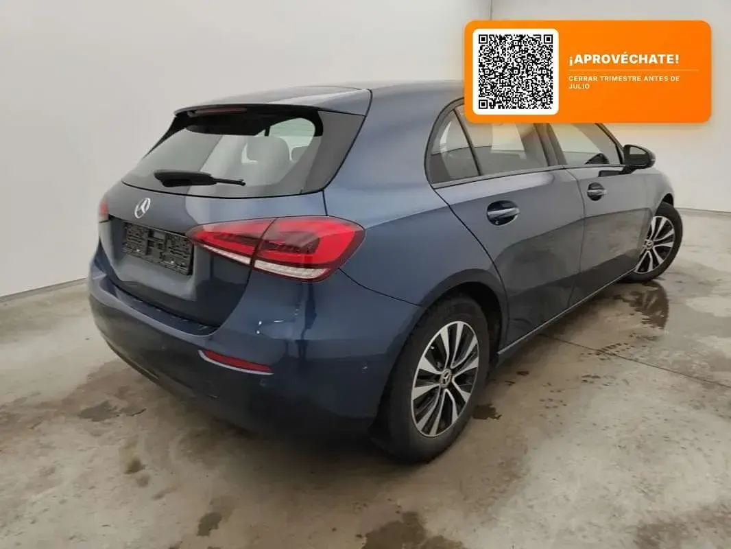 Usado Mercedes A180 Business 116 CV (85 kW) 2022 Azul Utilitario
