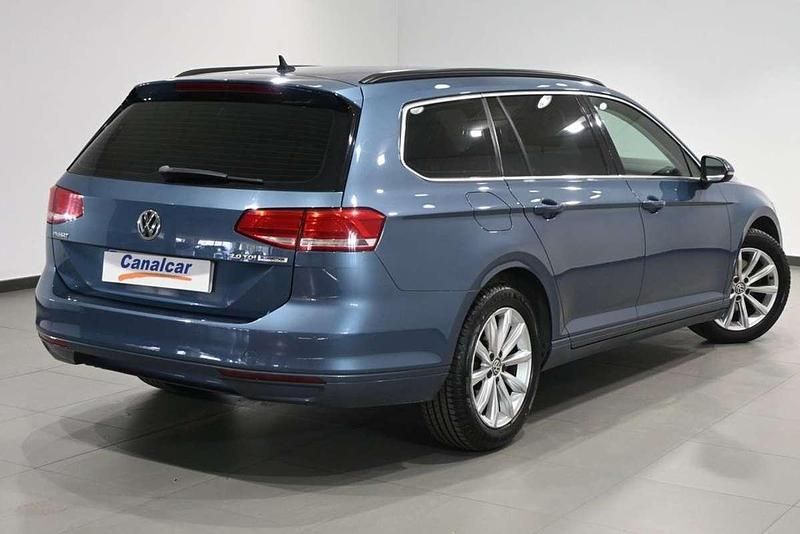 Usado VW Passat Advance 150 CV (110 kW) 2017 Azul Familiar