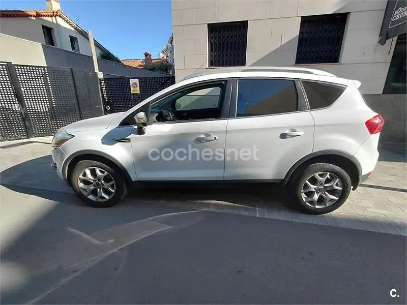 Usado Ford Kuga Trend 140 CV (102 kW) 2009 Blanco SUV