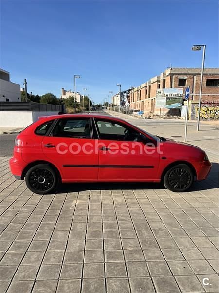 Usado Seat Ibiza 75 CV (55 kW) 2003 Rojo Berlina