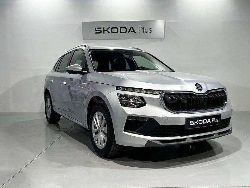 Usado Skoda Kamiq Selection 115 CV (84 kW) 2025 Gris / plata SUV