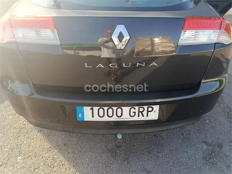 Usado Renault Laguna III Expression 130 HP (95 kW) 2009 Preto Sedan