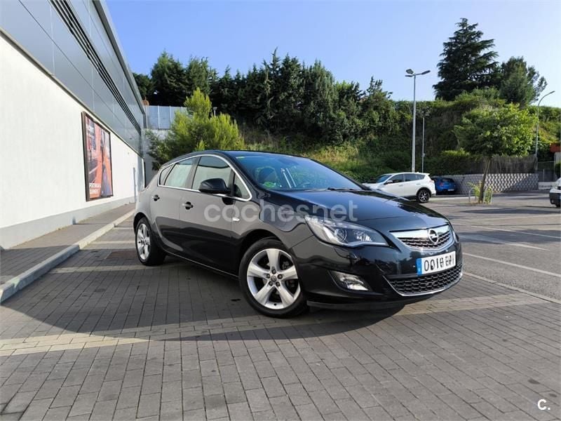 Negro Usado 2011 Opel Astra Excellence Berlina | 7690 € (Precio justo) - Imagen 1/4