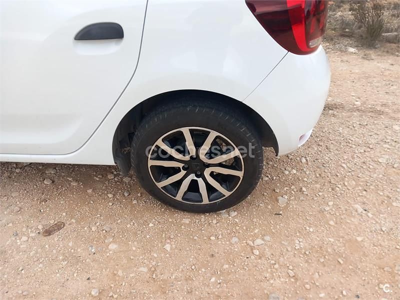 Usado Dacia Sandero Acces 73 CV (53 kW) 2018 Blanco Berlina