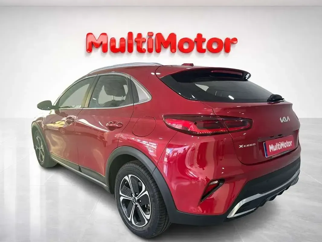 Usado Kia XCeed 140 CV (102 kW) 2023 Rojo SUV
