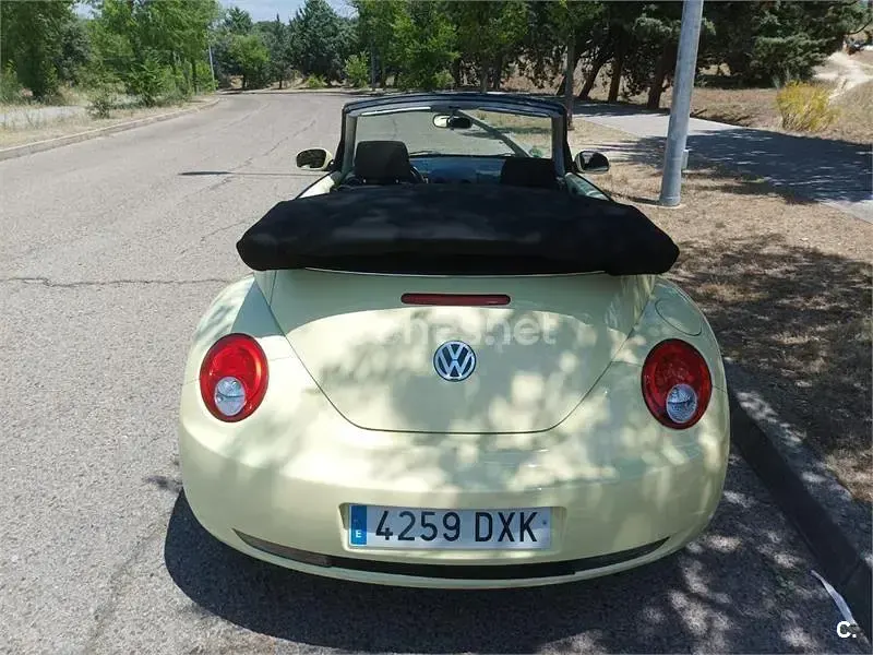 Usado VW New Beetle 102 CV (75 kW) 2006 Amarillo Utilitario