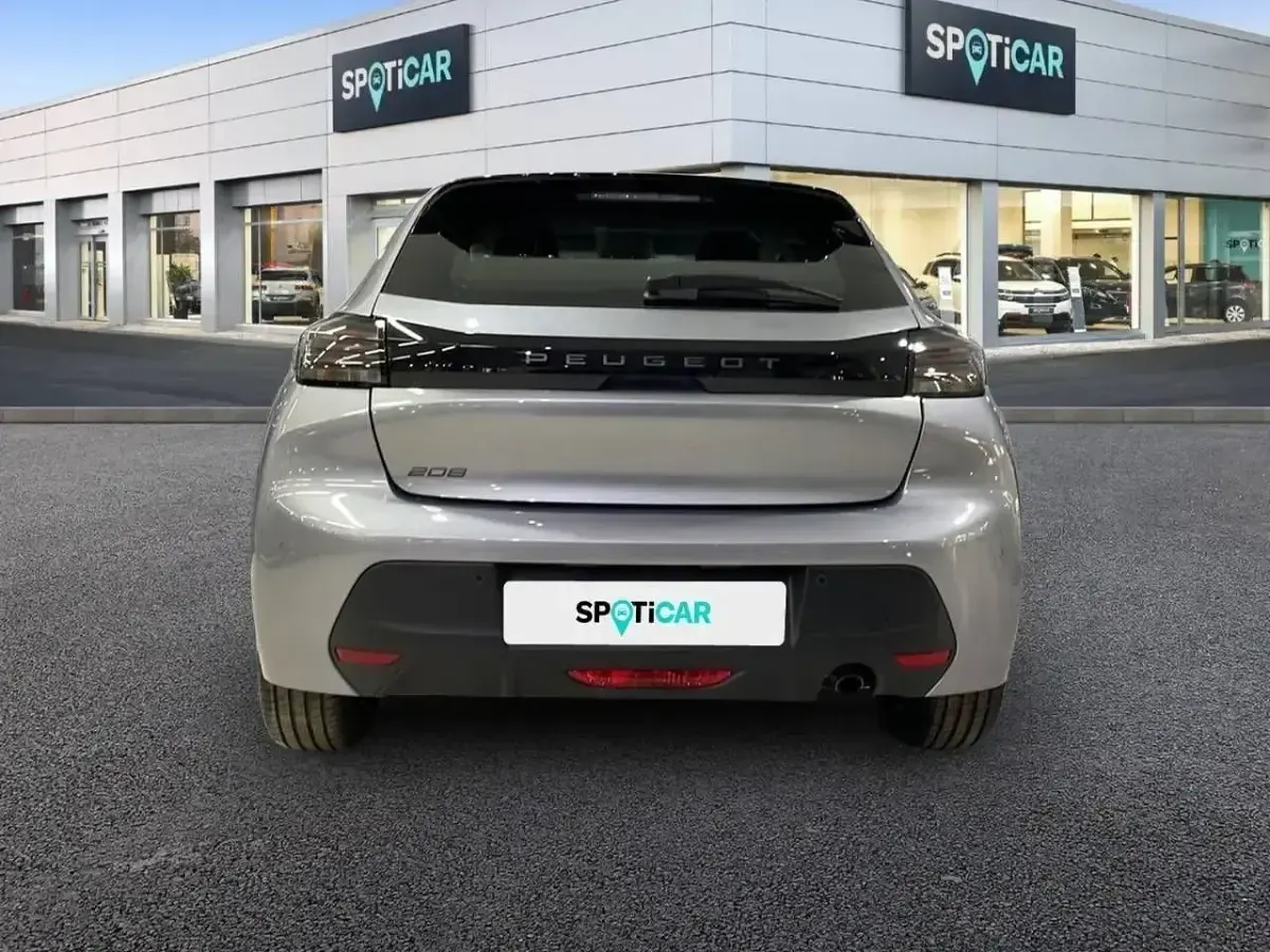 Usado Peugeot 208 Active 100 CV (73 kW) 2024 Gris Utilitario