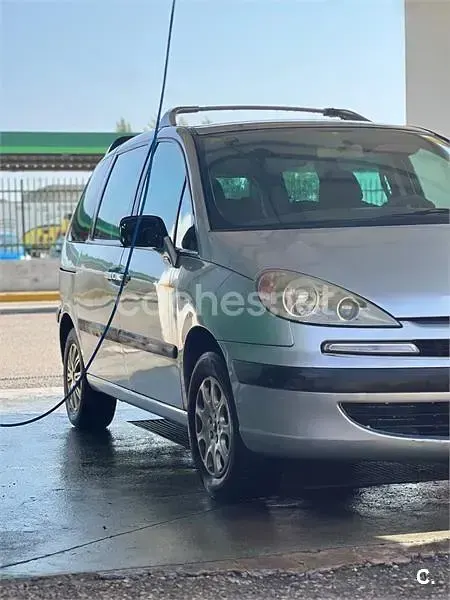 Usado Peugeot 807 109 CV (80 kW) 2004 Gris / plata Monovolumen