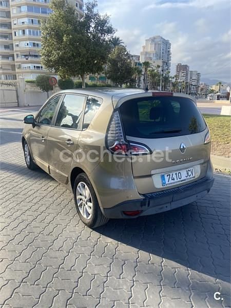 Beige Usado 2015 Renault Scénic III Dynamique Monovolumen | 5200 € (Buen precio) - Imagen 1/4