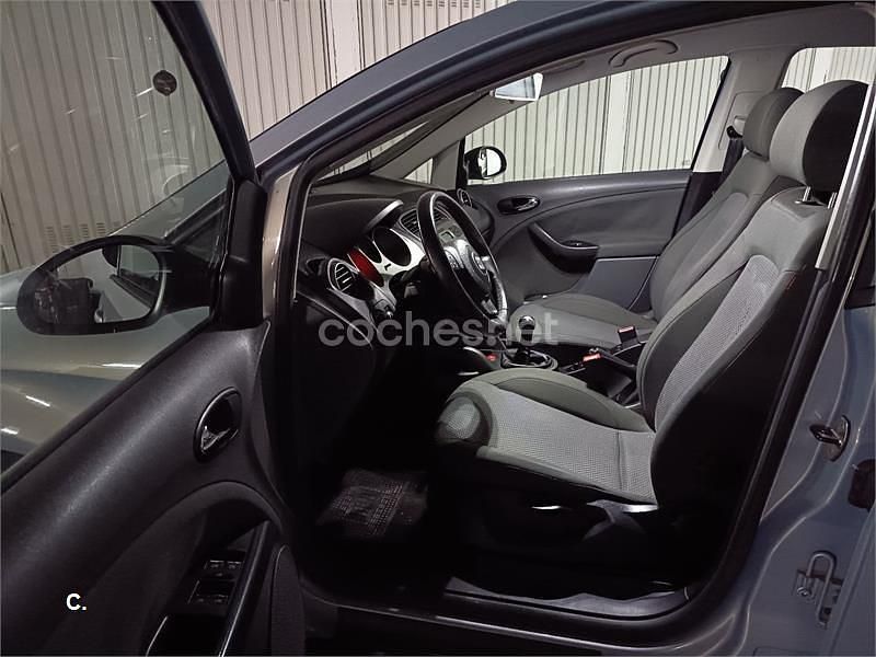 Usado Seat Toledo Stylance 140 CV (102 kW) 2005 Gris / plata Utilitario