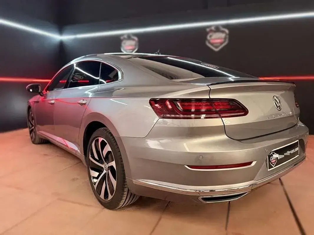 Usado VW Arteon R-line 150 CV (110 kW) 2018 Gris Utilitario